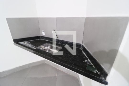Sala/Cozinha de kitnet/studio para alugar com 1 quarto, 80m² em Centro, Uberlândia