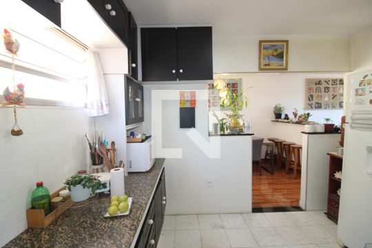 Sala / Cozinha de apartamento à venda com 2 quartos, 54m² em Conjunto Residencial José Bonifácio, São Paulo