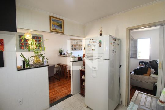 Sala / Cozinha de apartamento à venda com 2 quartos, 54m² em Conjunto Residencial José Bonifácio, São Paulo