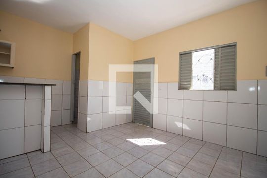 Sala/Quarto de kitnet/studio para alugar com 1 quarto, 20m² em Ceilândia, Brasília
