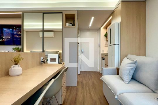 Sala de kitnet/studio para alugar com 1 quarto, 27m² em Pinheiros, São Paulo