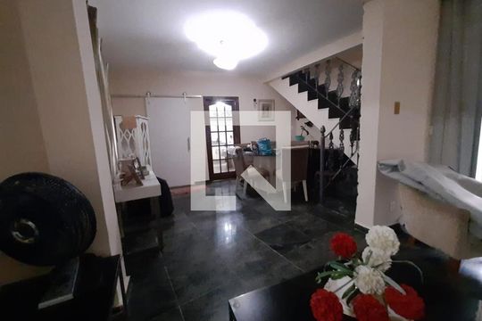 Sala de casa para alugar com 3 quartos, 200m² em Jardim Alvorada, Nova Iguaçu