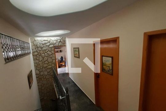 Corredor de casa para alugar com 3 quartos, 200m² em Jardim Alvorada, Nova Iguaçu