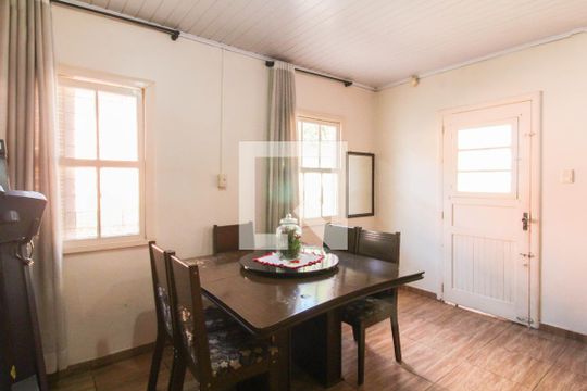 Sala de casa à venda com 5 quartos, 300m² em Centro, Canoas