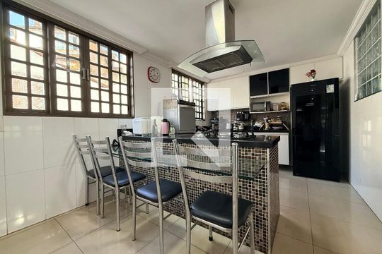 Cozinha de casa à venda com 5 quartos, 639m² em Alto Caiçaras, Belo Horizonte