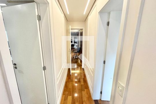 Corredor de apartamento à venda com 3 quartos, 189m² em Santana, São Paulo