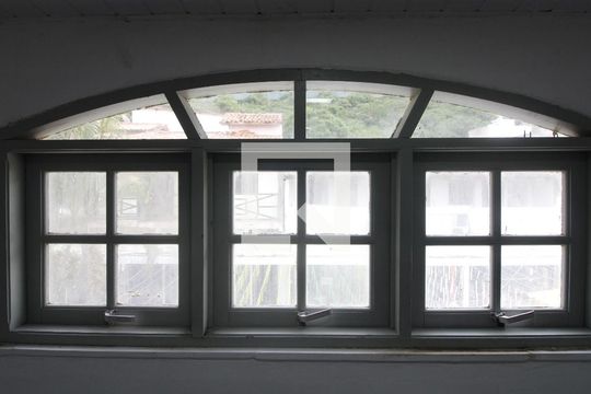 Sala de apartamento para alugar com 3 quartos, 85m² em Gamboa, Cabo Frio