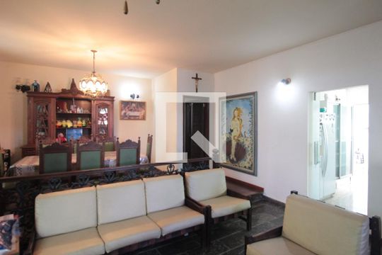 Casa à venda com 3 quartos, 300m² em São José, Belo Horizonte