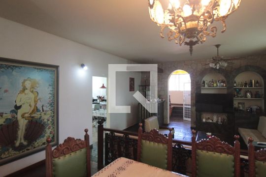 Casa para alugar com 3 quartos, 300m² em São José, Belo Horizonte