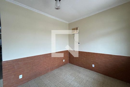 Sala de casa para alugar com 2 quartos, 85m² em Piedade, Rio de Janeiro