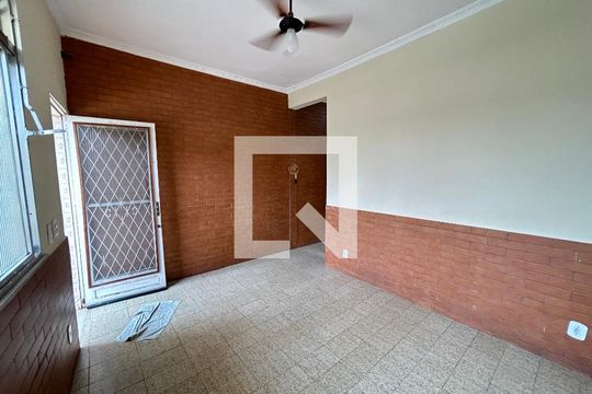 Sala de casa para alugar com 2 quartos, 85m² em Piedade, Rio de Janeiro