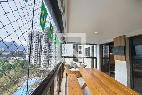 Apartamento para alugar com 4 quartos, 160m² em Barra da Tijuca, Rio de Janeiro