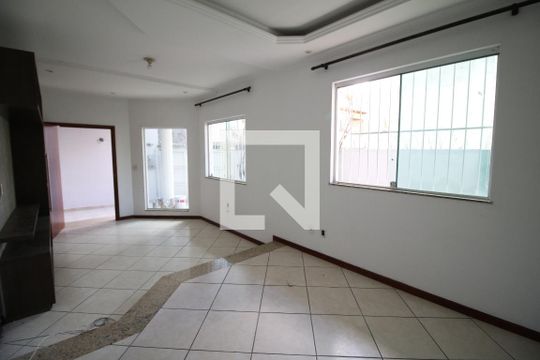 Sala de casa para alugar com 4 quartos, 250m² em Tanque, Rio de Janeiro