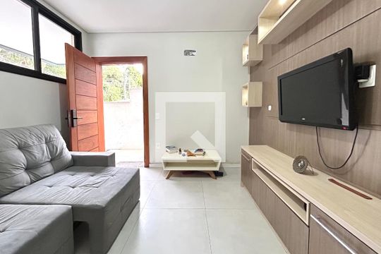 Sala de casa para alugar com 3 quartos, 100m² em Campeche Central, Florianópolis