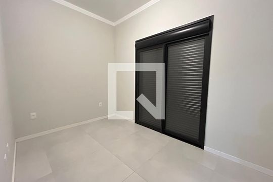 Quarto 1 de casa para alugar com 3 quartos, 100m² em Campeche Central, Florianópolis