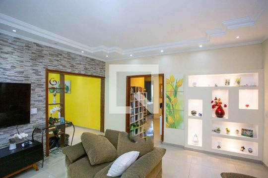 Casa à venda com 4 quartos, 650m² em Sete Praias, Diadema
