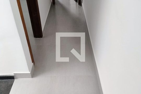 Corredor de casa de condomínio para alugar com 3 quartos, 94m² em Jardim Ubirajara, São Paulo
