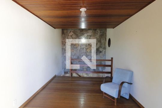 Casa para alugar com 5 quartos, 400m² em Palmeiras, Cabo Frio