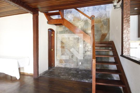Casa para alugar com 5 quartos, 400m² em Palmeiras, Cabo Frio