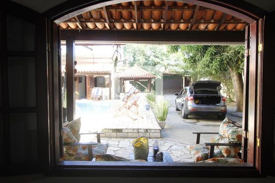 Casa para alugar com 5 quartos, 400m² em Palmeiras, Cabo Frio
