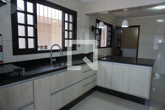 Cozinha de casa para alugar com 4 quartos, 220m² em Jardim Recanto da Fonte, Embu das Artes