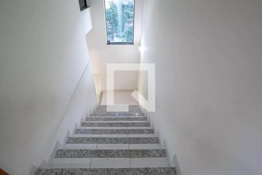 Escada de apartamento para alugar com 4 quartos, 175m² em Paquetá, Belo Horizonte