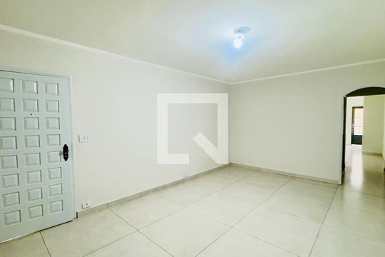 Casa para alugar com 3 quartos, 195m² em Jardim Santa Mena, Guarulhos