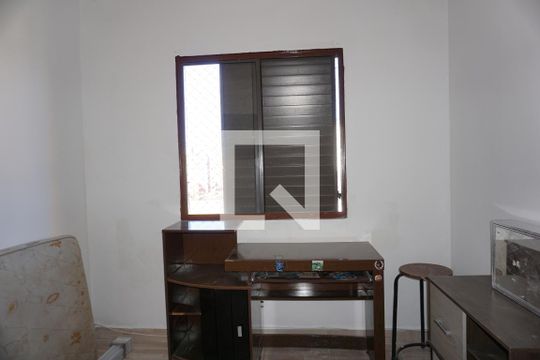 Quarto 1 de apartamento para alugar com 2 quartos, 48m² em Jardim Vitória, Embu das Artes