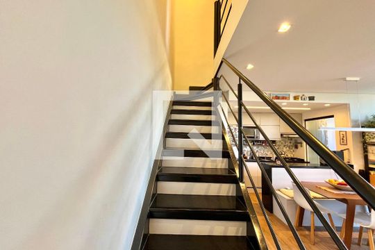 Escada de apartamento à venda com 2 quartos, 95m² em Vila da Saúde, São Paulo