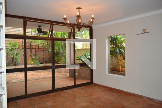 Sala  de casa de condomínio para alugar com 5 quartos, 256m² em Ribeirânia, Ribeirão Preto