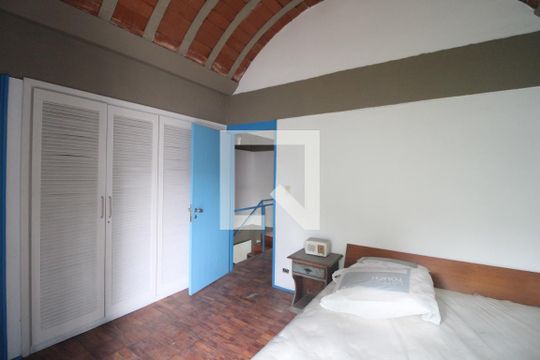 Suíte de casa para alugar com 3 quartos, 238m² em Vila Nova Caledonia, São Paulo