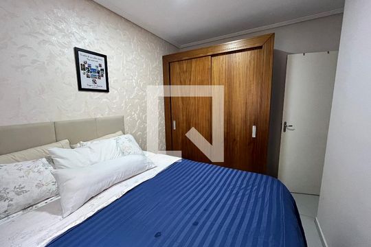 Quarto de apartamento à venda com 2 quartos, 60m² em Vila Vitorio Mazzei, São Paulo
