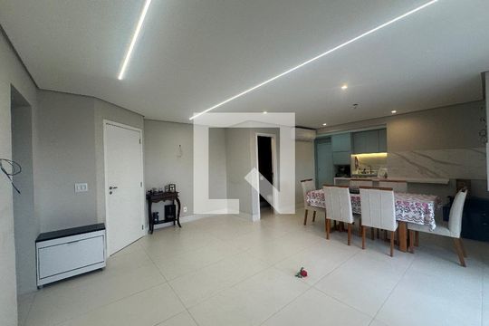 Sala de apartamento para alugar com 3 quartos, 109m² em Centro Comercial Jubran, Barueri