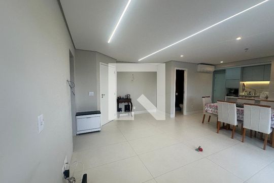 Sala de apartamento para alugar com 3 quartos, 109m² em Centro Comercial Jubran, Barueri