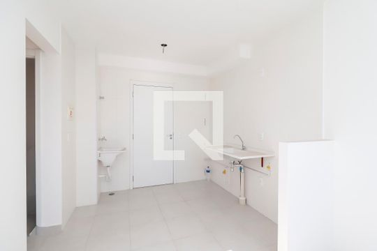 Sala/Cozinha de apartamento à venda com 2 quartos, 33m² em Fazenda Aricanduva, São Paulo