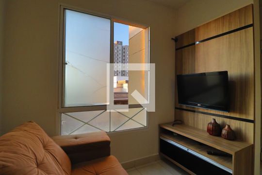 Sala de apartamento para alugar com 2 quartos, 55m² em Novo Mundo, Uberlândia