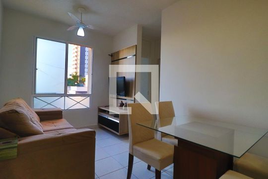 Sala de apartamento para alugar com 2 quartos, 55m² em Novo Mundo, Uberlândia