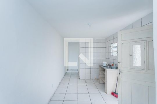 Sala e cozinha de casa para alugar com 1 quarto, 45m² em Vila Rica, São Paulo