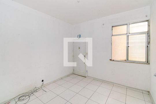 Sala de apartamento para alugar com 1 quarto, 50m² em Brás de Pina, Rio de Janeiro