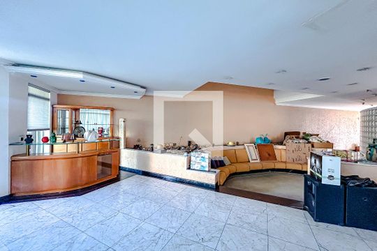 Casa à venda com 5 quartos, 670m² em Vila Carrão, São Paulo