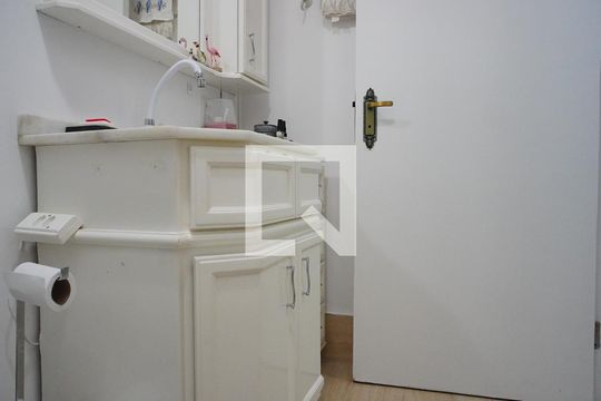 Banheiro suite 1 de casa para alugar com 4 quartos, 200m² em Moinhos de Vento, Porto Alegre