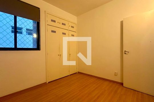 Quarto  de apartamento à venda com 3 quartos, 200m² em Santa Lúcia, Belo Horizonte
