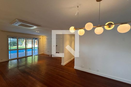 Casa de Condomínio para alugar com 3 quartos, 350m² em Barra da Tijuca, Rio de Janeiro