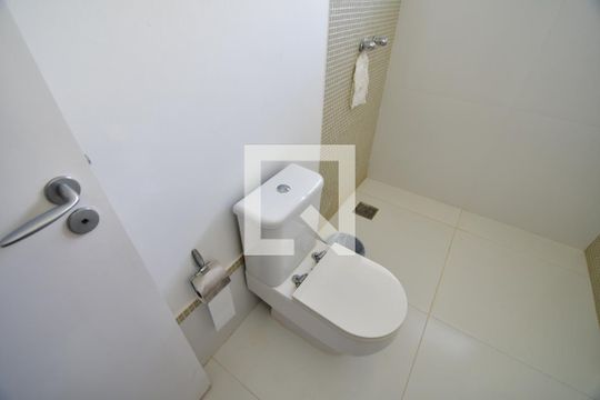 Banheiro de casa de condomínio à venda com 3 quartos, 388m² em Jardim do Sol, Campinas