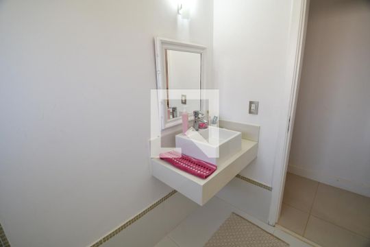 Banheiro de casa de condomínio à venda com 3 quartos, 388m² em Jardim do Sol, Campinas