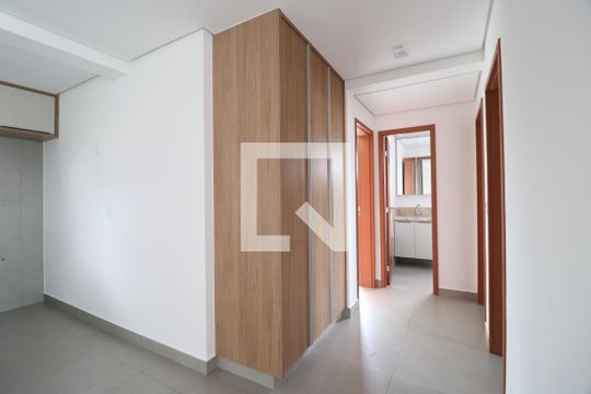Corredor - Armário de apartamento para alugar com 3 quartos, 95m² em Cazeca, Uberlândia