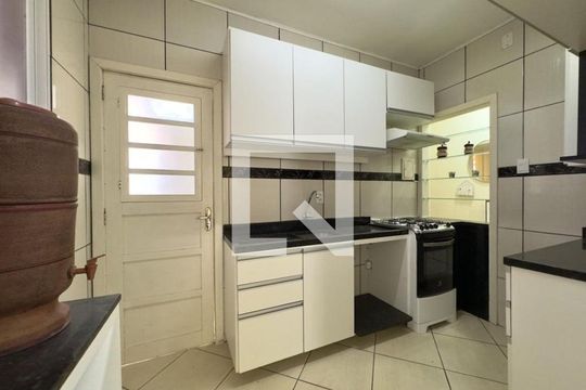 Cozinha de apartamento para alugar com 3 quartos, 73m² em Centro Histórico, Porto Alegre