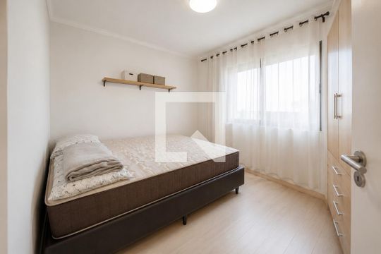 Quarto de apartamento para alugar com 2 quartos, 49m² em Rubem Berta, Porto Alegre