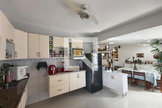 Casa de Condomínio para alugar com 4 quartos, 400m² em Jacarepaguá, Rio de Janeiro