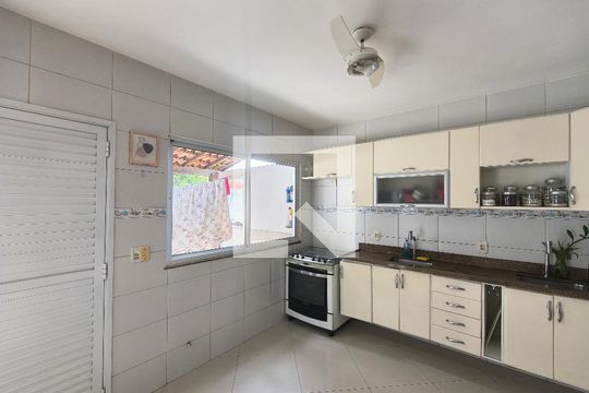 Casa de Condomínio para alugar com 4 quartos, 400m² em Jacarepaguá, Rio de Janeiro
